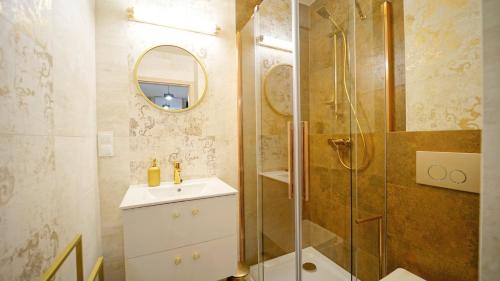 a bathroom with a sink and a shower at Apartamenty Every Sky Szklarska Poręba, Żeromskiego 15c-5 in Szklarska Poręba