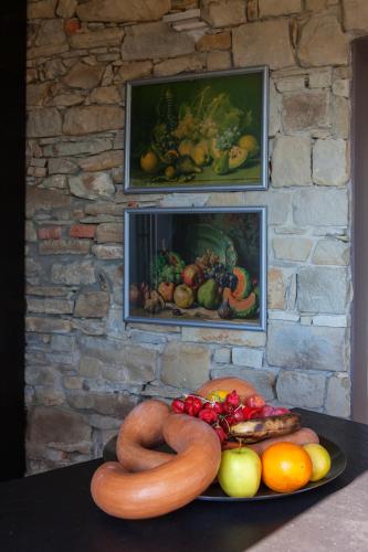 a plate of fruit and a bagel on a table at Tenuta Moncarlino in Morsasco
