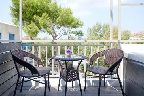 Balkón nebo terasa v ubytování Sapphire Kythnos Suites