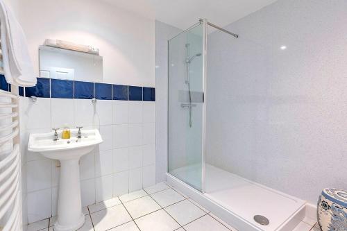 a bathroom with a shower and a sink at Finest Retreats - Netley Hall - Peach Tree in Dorrington