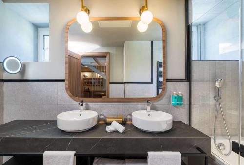 Baðherbergi á Canfranc Estación, a Royal Hideaway Hotel - Gran Lujo