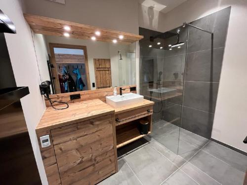 Et badeværelse på Deluxe Apartment GRIES NINA