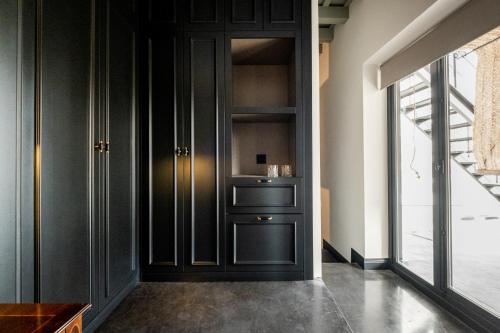 a black door in a room with a sink at Boutique Hotel Casa Cánovas in Cádiz