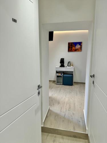 an open hallway with a kitchen in a room with white walls at IL FILO DI ARIANNA in Bari