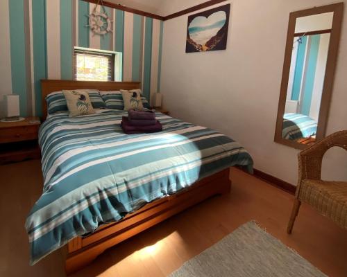 A bed or beds in a room at Old Stable Cottage Nanternis