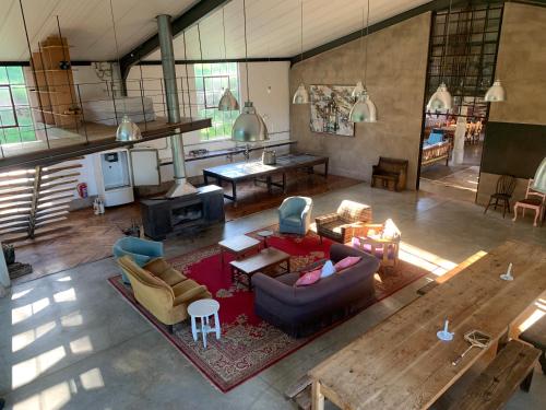 Ruang duduk di Hillhouse Accommodation