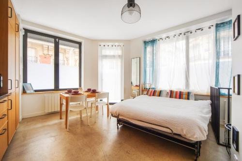 Large Flat Very Close to Montmartre
