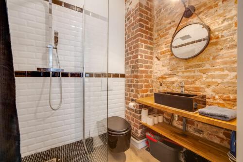 Large Flat Very Close to Montmartre