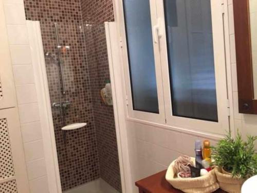 a bathroom with a shower with a glass door at GuestReady - Casa Avó Alice in Porto da Cruz