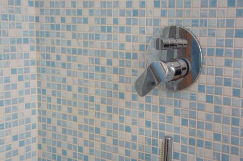 a shower with blue and white tiles in a bathroom at Cà da Nalda in Lavagna