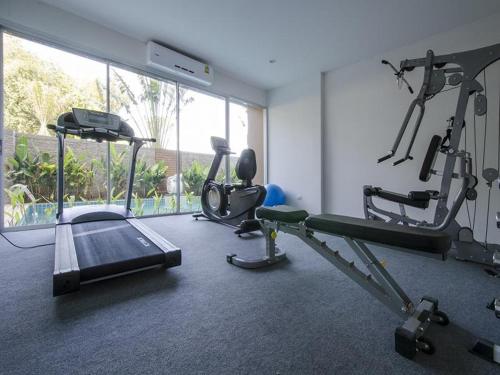 Fitness centrum a/nebo fitness zařízení v ubytování Karon Chic Seashore Apartment