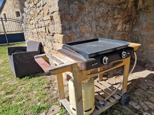 Kemudahan BBQ tersedia untuk tetamu di rumah percutian