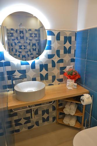Ένα μπάνιο στο Charming Rooms Amalfi Coast