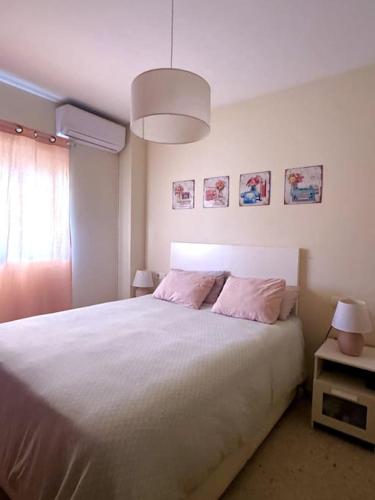 Ένα ή περισσότερα κρεβάτια σε δωμάτιο στο Jerez Rincón de Chloe y Julieta