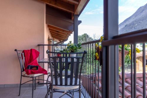 a balcony with two chairs and a table with a plant at CasaCri in Cittiglio