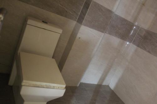 Un baño de Hotel Holidays Inn - Bagpacker's Home
