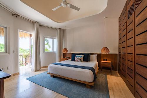 a bedroom with a bed and a ceiling fan at 1013 - Villa Maya in Santa Cruz Huatulco