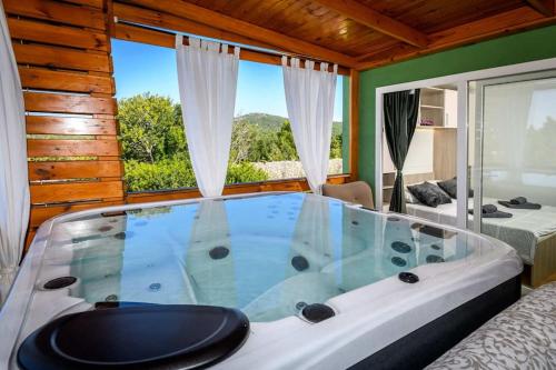 Cozy and Chic Little House with pool Ivinj - 5