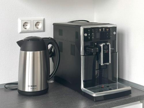 a coffee maker and a coffeemaker on a counter at Craftsmen´s Comfort - Apartment by Comfort Housing in Falkensee