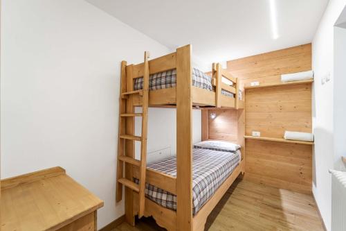 a bunk bed room with two bunk beds at Casa Graziosa in Campodolcino