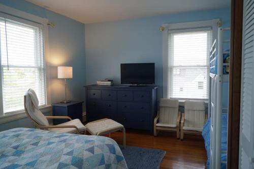 Una cama o camas en una habitación de Short Sands View Y770-G Brought to you by GetAway Vacations