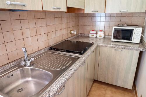 Kuchyň nebo kuchyňský kout v ubytování M370 - Marcelli, delizioso monolocale con terrazzo