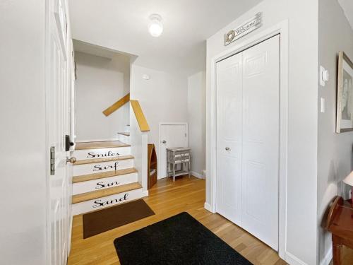 Ένα ή περισσότερα κρεβάτια σε δωμάτιο στο Beach House Brought to you by GetAway Vacations