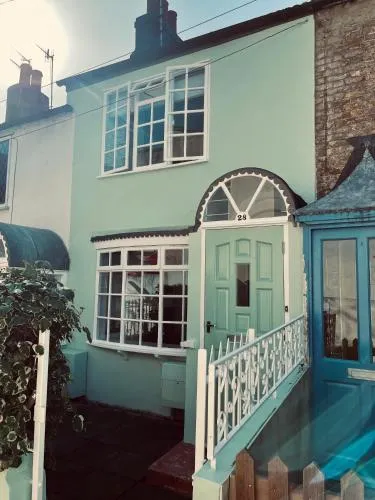 North Laine Sunny Cottage - PARKING available