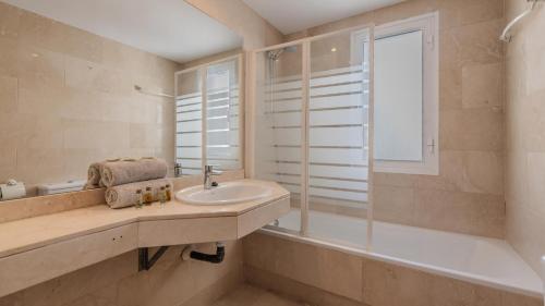 Mediterranean Getaway Seaviews At Puerto Banus
