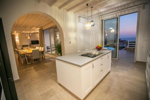 Fotografie z fotogalerie ubytování Villa Kyklamino - Unique Villa with stunning Seaview v destinaci Klorakas