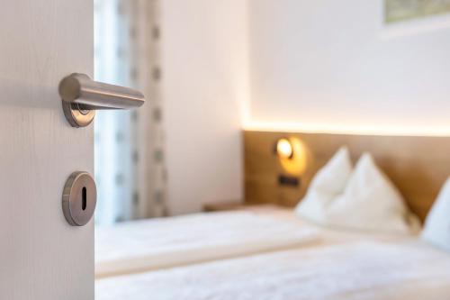 Postel nebo postele na pokoji v ubytování Haus Rosengarten Apt B