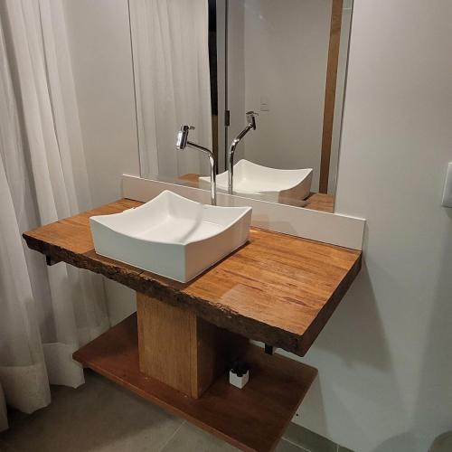 a bathroom with a sink and a mirror at Pousada Angatu Jalapão in São Félix do Tocantins