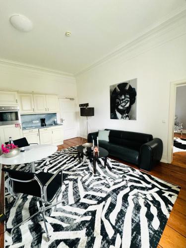 a living room with a zebra print rug at Schloss Harkensee in Dassow