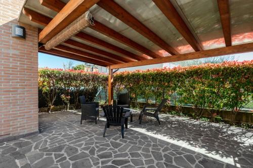 Foto GuestHost - Sweety Kalimera House with Private Parking&Garden! 1