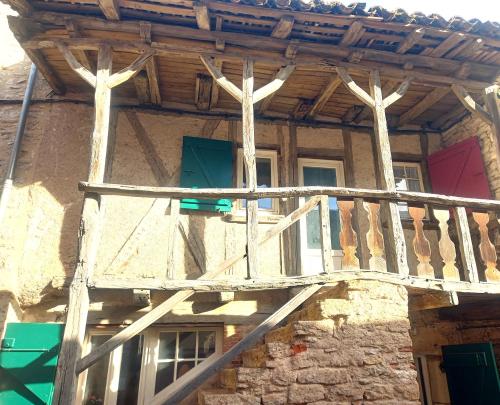 Maison médiévale avec jardin dans charmant village