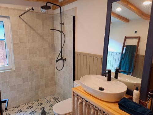 Ванна кімната в Unique Cottage House in Gdańsk