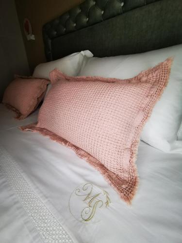 a pink blanket on top of a bed at Apartamento ms in Campo Maior