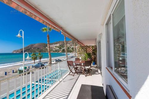 Szimple Magnific Seaviews