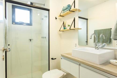 a bathroom with a sink and a shower at Is Moema in Sao Paulo