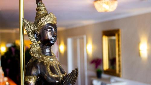 a bronze statue of a woman in a room at A Hotels Roskilde in Hedehusene