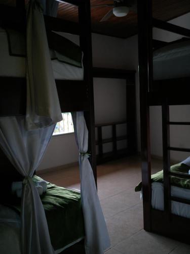 two bunk beds in a room with a window at ROCCA VENTO in Bajo Boquete