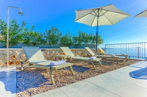 Imagen de la galería de Peaceful Villa Luce di Mare - heated pool, sauna, en Ivan Dolac