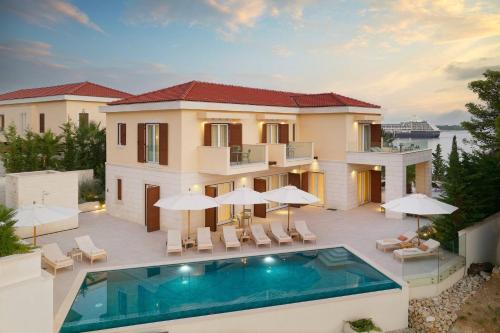 Πισίνα στο ή κοντά στο Beautiful Villa Crystalsea 2 with a pool in Hvar