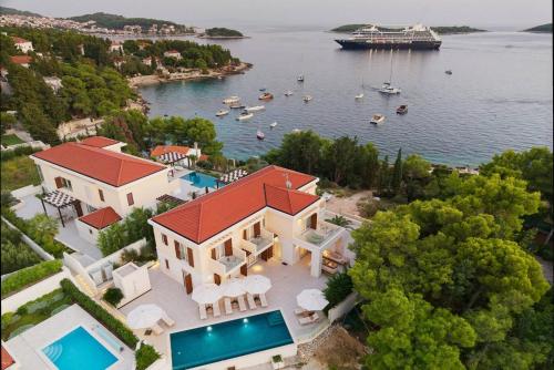 Beautiful Villa Crystalsea 2 with a pool in Hvar