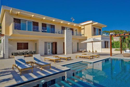 Villa Crystalsea 1 infinity heatedpool in Hvar