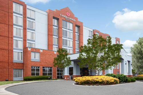 une image de l'avant d'un bâtiment dans l'établissement Candlewood Suites - Cincinnati Northeast - Mason, an IHG Hotel, à Mason