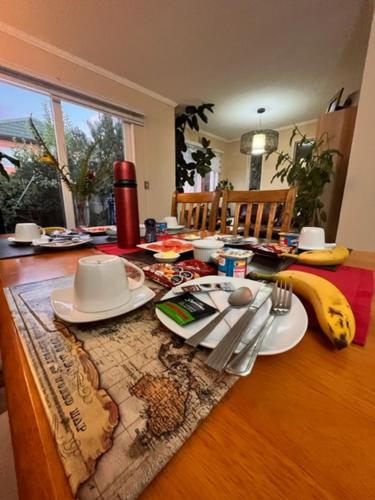 a dining room table with a table cloth with a table sidx sidx sidx at Hostal Damatierra in Los Ángeles