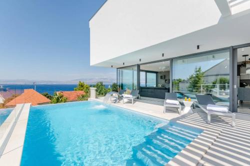 Luxury Villa Ourea heated pool