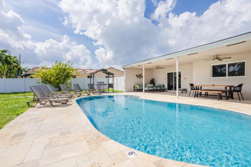 Kolam renang di atau dekat dengan Amazing 5BR Villa Heated Pool near Hard Rock