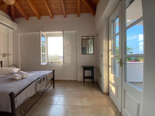 a bedroom with a bed and a window at Horizon in Hydra